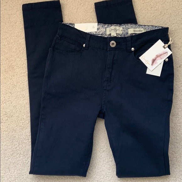 Jessica Simpson Other - Jessica Simpson KISS Me Skinny Size 16 NEW!